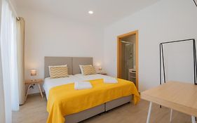 Villa Harbour Rooms & Apartments